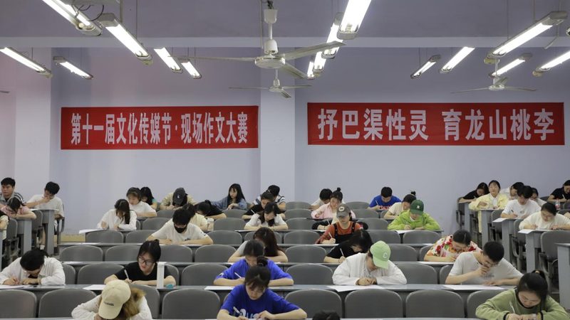 文化传媒公司岗位排名：揭秘行业高薪岗位与晋升路径**